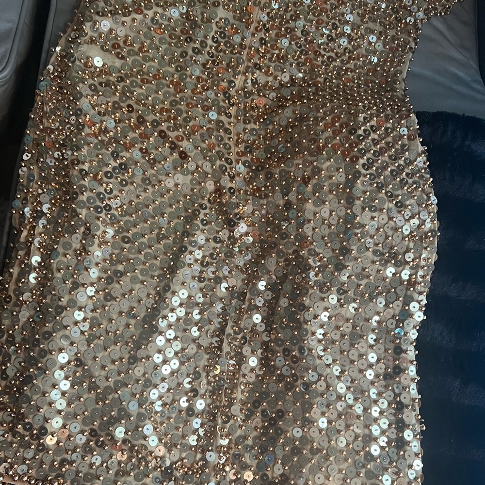 Women’s gold sequins dress, in excellent condition perfect for holidays!